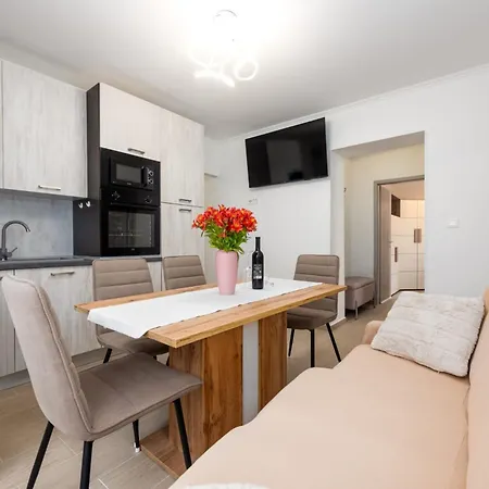 Any - 3 Bedrooms, Free Wifi, Old Town *