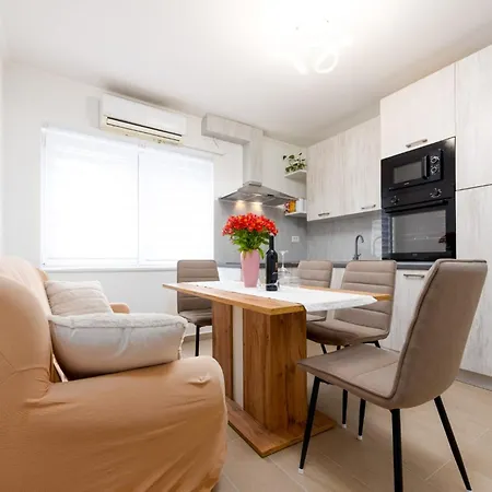 Any - 3 Bedrooms, Free Wifi, Old Town 아파트 *