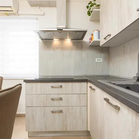 Apartment Any - 3 Bedrooms, Free Wifi, Old Town Zadar
