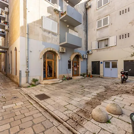 Apartment Any - 3 Bedrooms, Free Wifi, Old Town