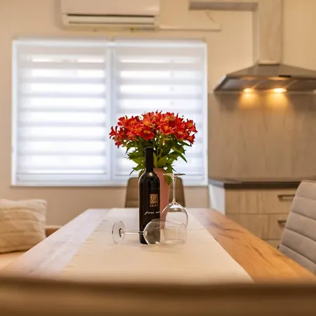 Any - 3 Bedrooms, Free Wifi, Old Town 아파트 자다르