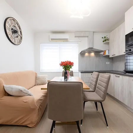 Any - 3 Bedrooms, Free Wifi, Old Town 아파트 자다르